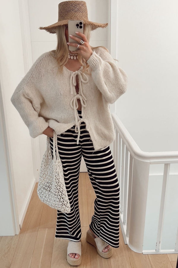 Strickweste mit Schleifen